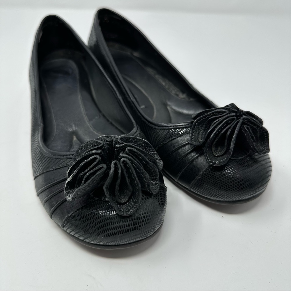Nurture Women's Black Flats With Rosette Size 8
